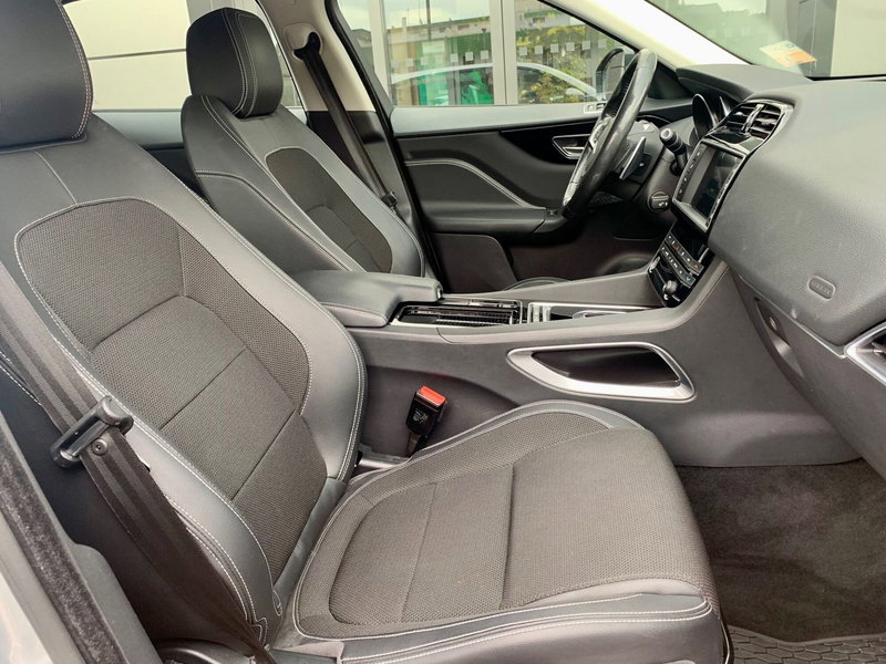 Jaguar F-Pace usata a Bari (3)