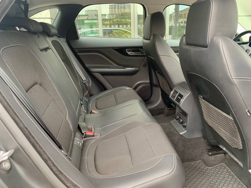 Jaguar F-Pace usata a Bari (5)