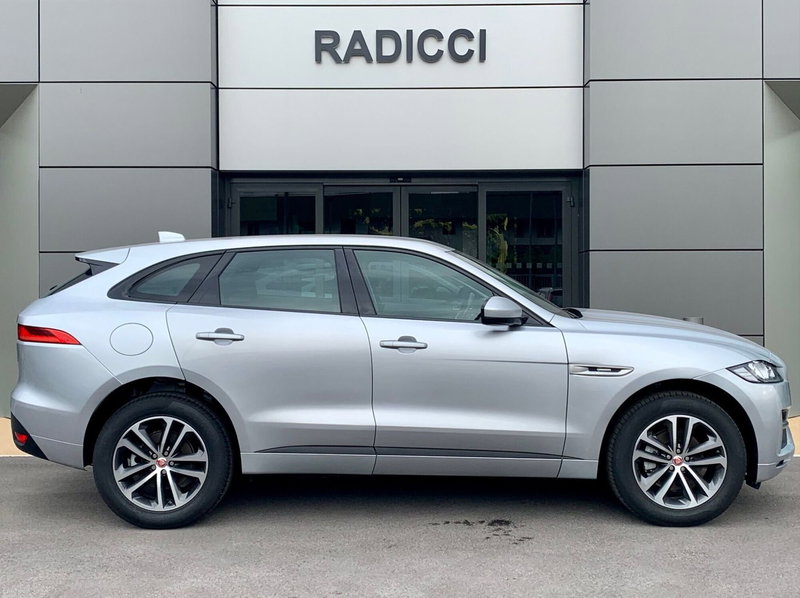 Jaguar F-Pace usata a Bari (6)