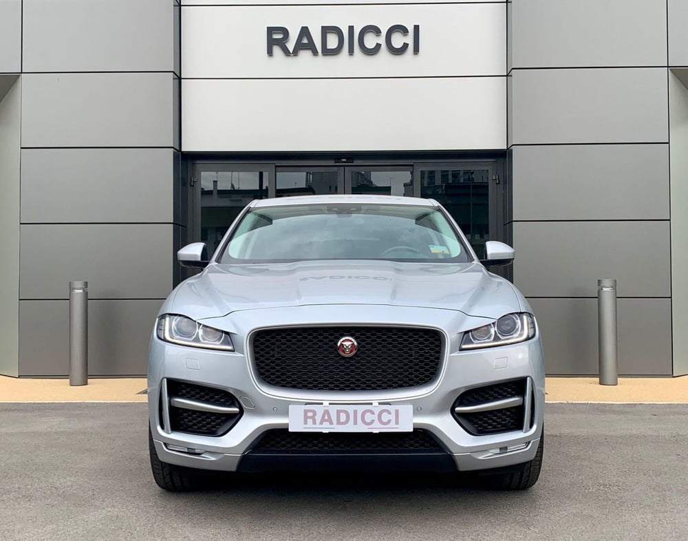 Jaguar F-Pace usata a Bari (8)