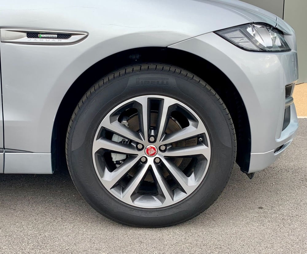 Jaguar F-Pace usata a Bari (9)