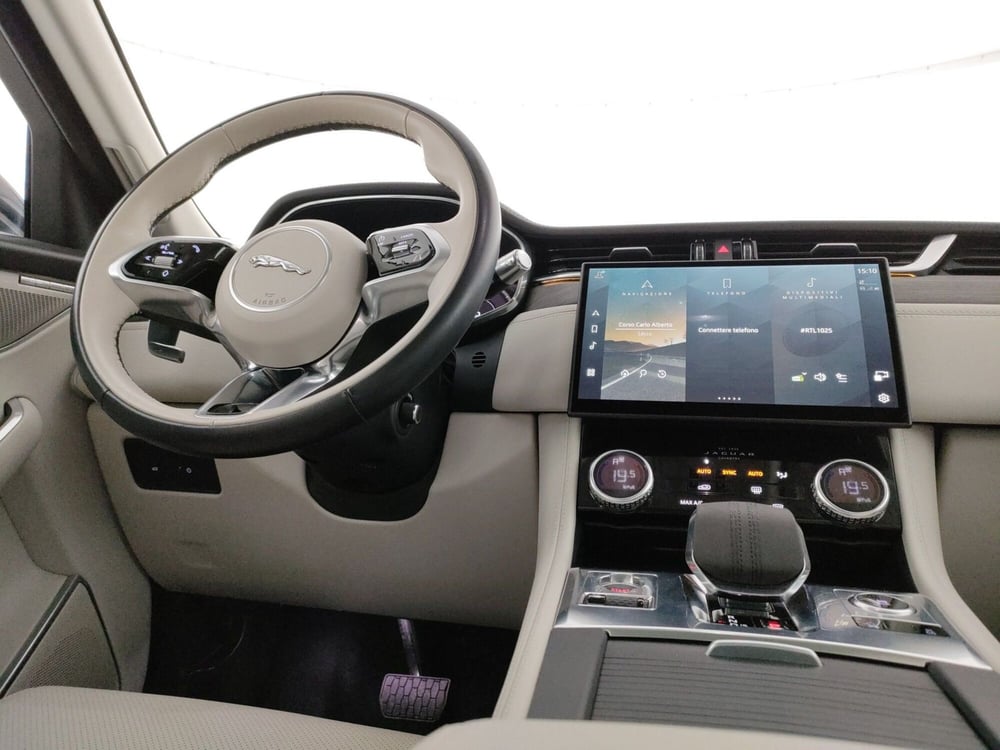 Jaguar F-Pace usata a Milano (11)