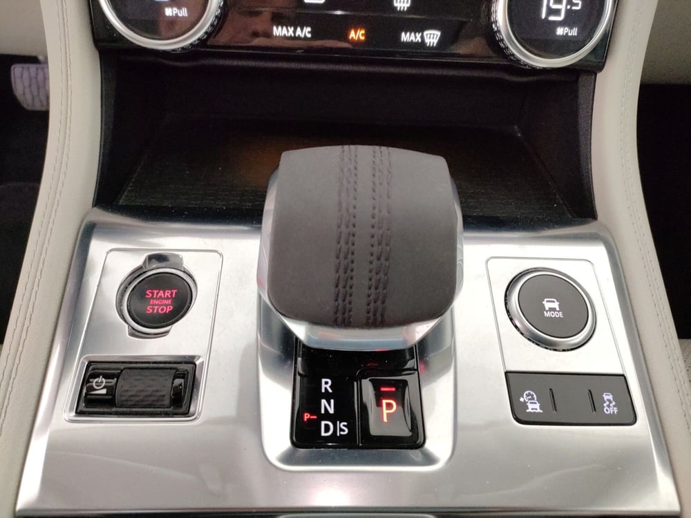 Jaguar F-Pace usata a Milano (15)