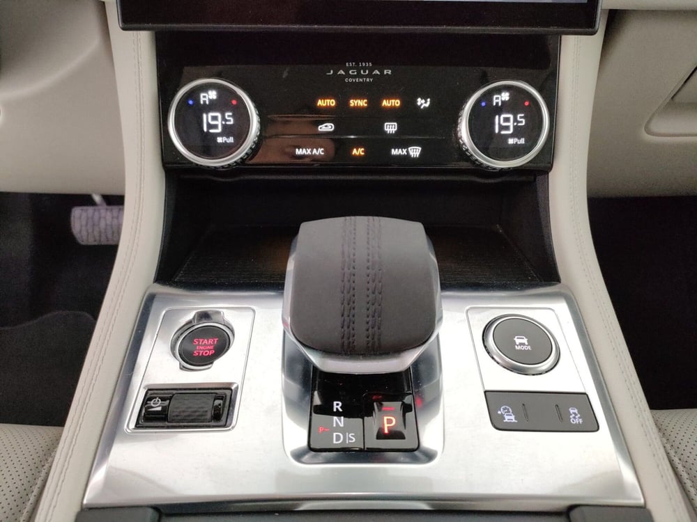 Jaguar F-Pace usata a Milano (19)