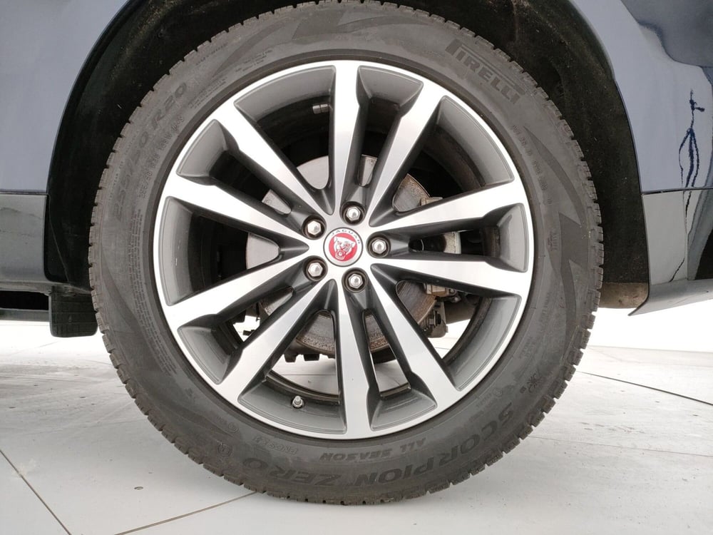 Jaguar F-Pace usata a Milano (9)