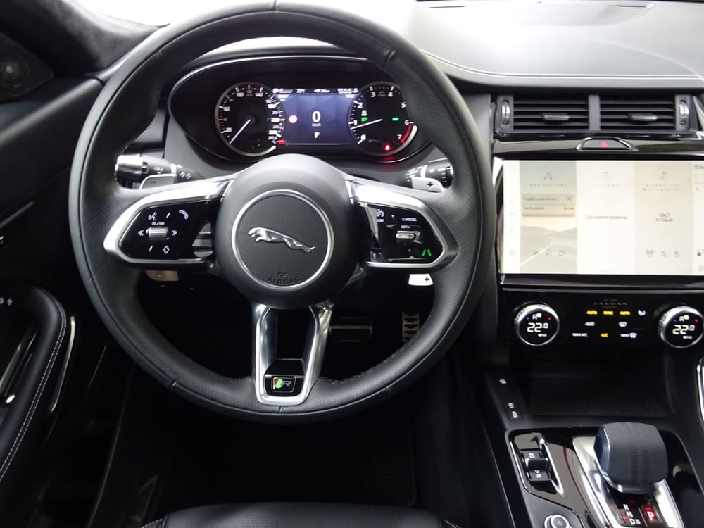 Jaguar E-Pace usata a Como (10)