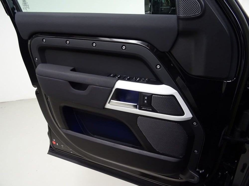 Land Rover Defender usata a Como (11)
