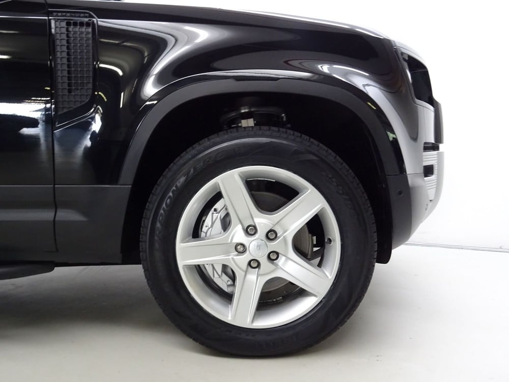 Land Rover Defender usata a Como (9)