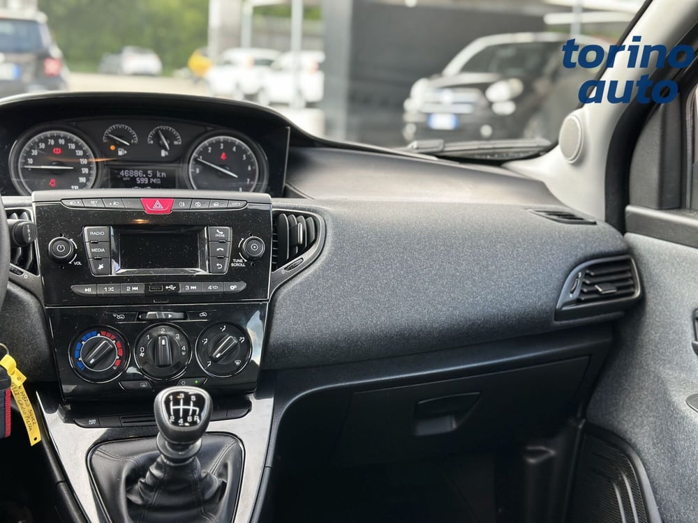 Lancia Ypsilon usata a Torino (13)