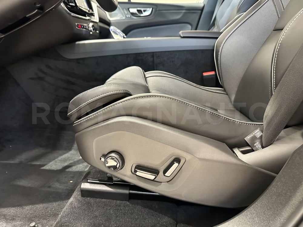 Volvo XC60 nuova a Forlì-Cesena (12)