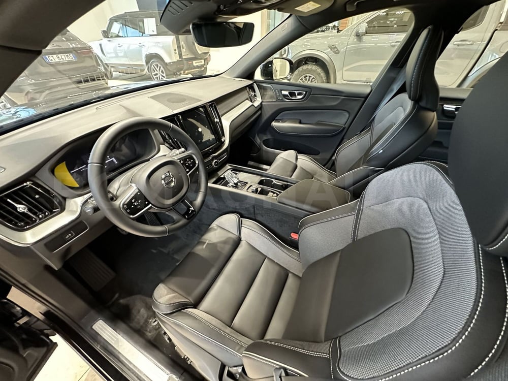Volvo XC60 nuova a Forlì-Cesena (8)
