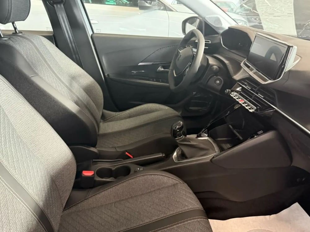 Peugeot 208 nuova a Latina (4)