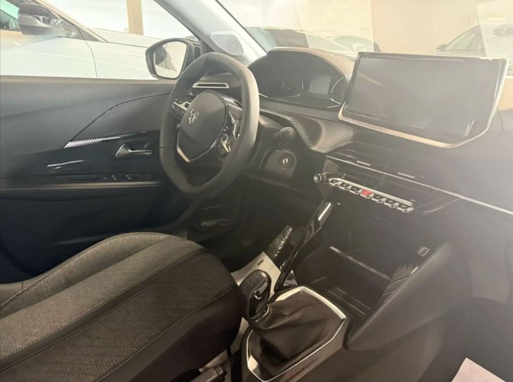 Peugeot 208 nuova a Latina (5)