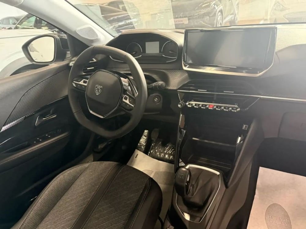 Peugeot 208 nuova a Latina (6)