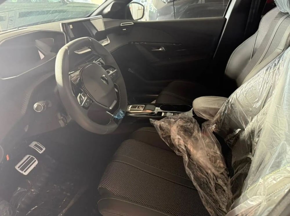 Peugeot 208 nuova a Latina (5)