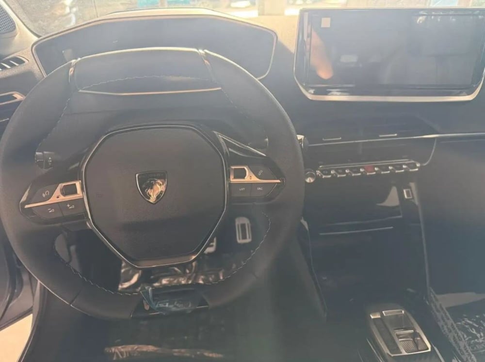Peugeot 208 nuova a Latina (6)
