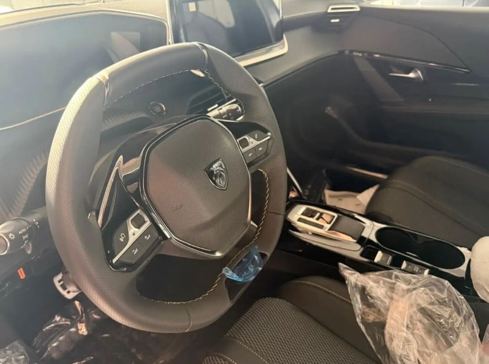 Peugeot 208 nuova a Latina (8)