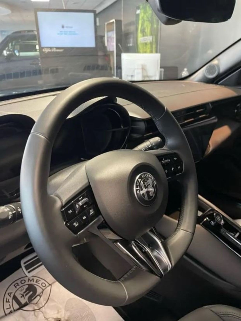 Alfa Romeo Junior nuova a Latina (7)