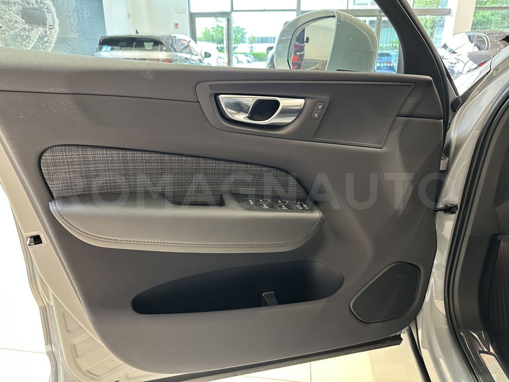 Volvo XC60 nuova a Forlì-Cesena (11)