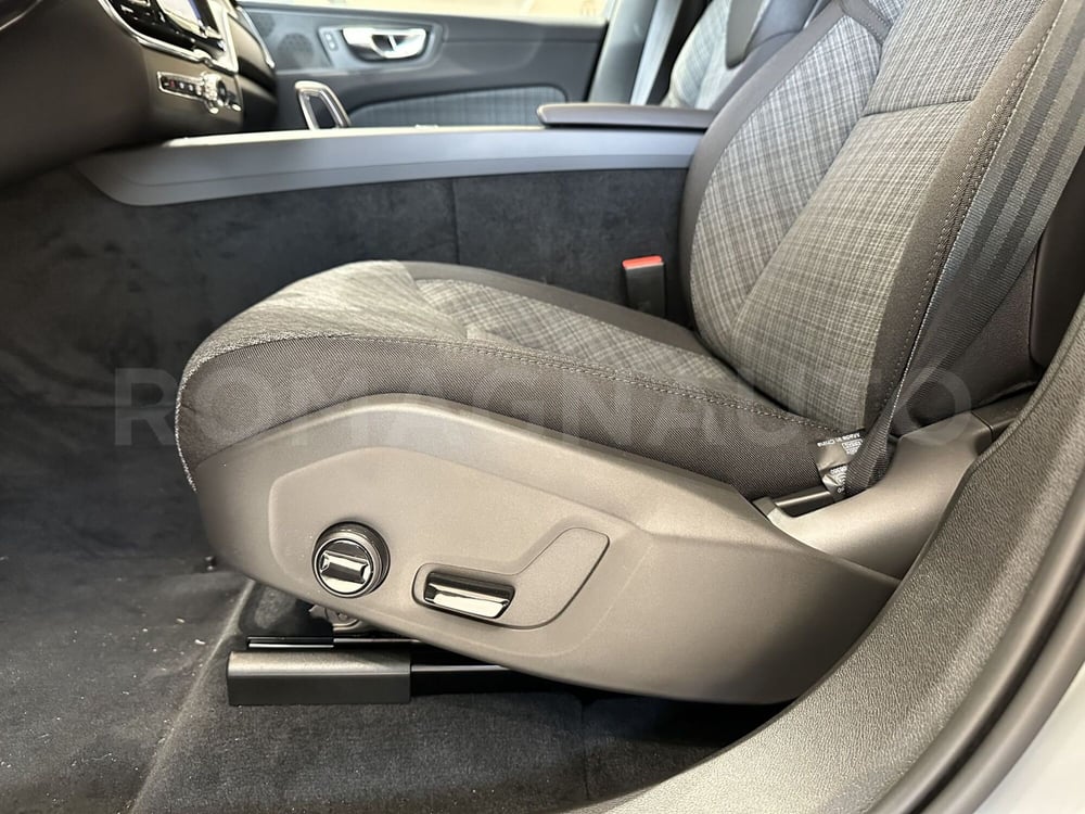 Volvo XC60 nuova a Forlì-Cesena (12)