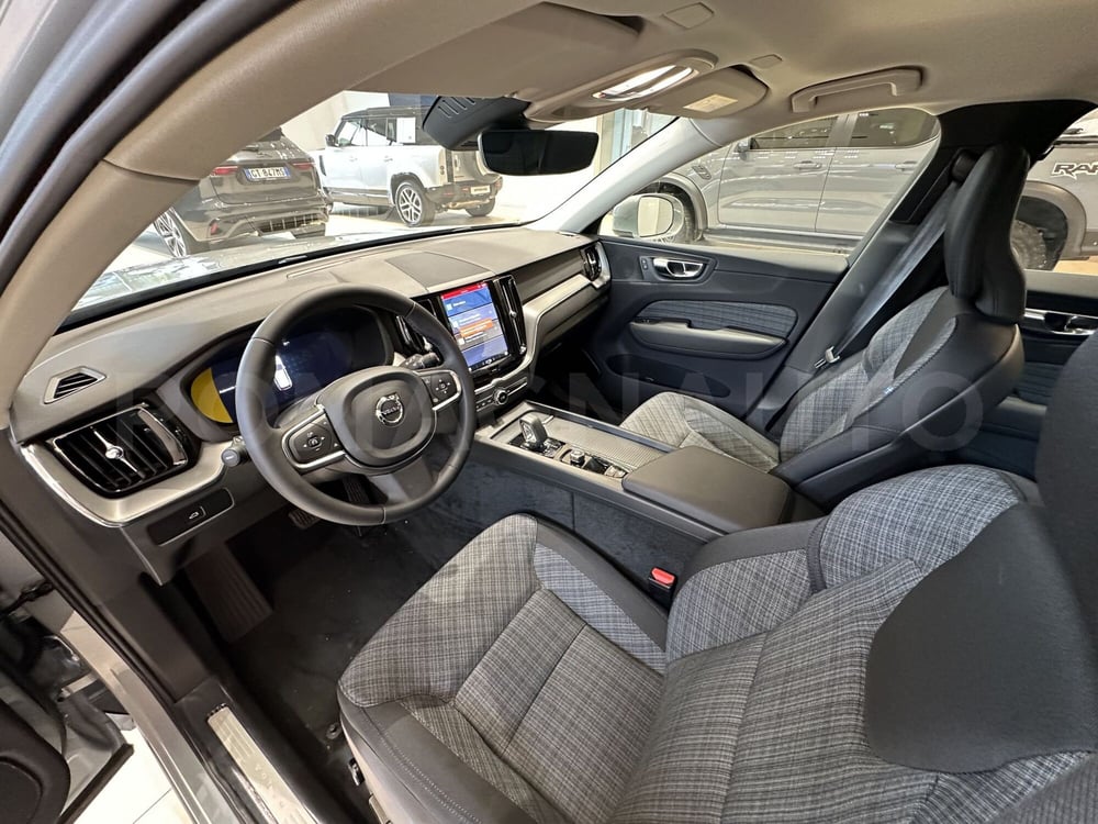 Volvo XC60 nuova a Forlì-Cesena (7)