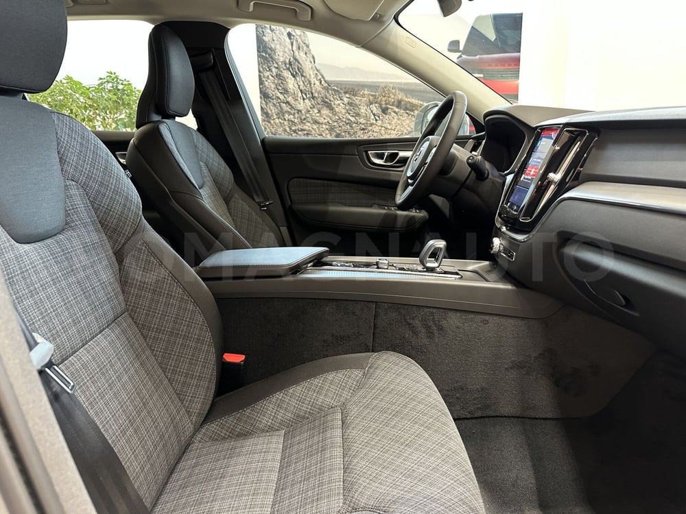 Volvo XC60 nuova a Forlì-Cesena (8)