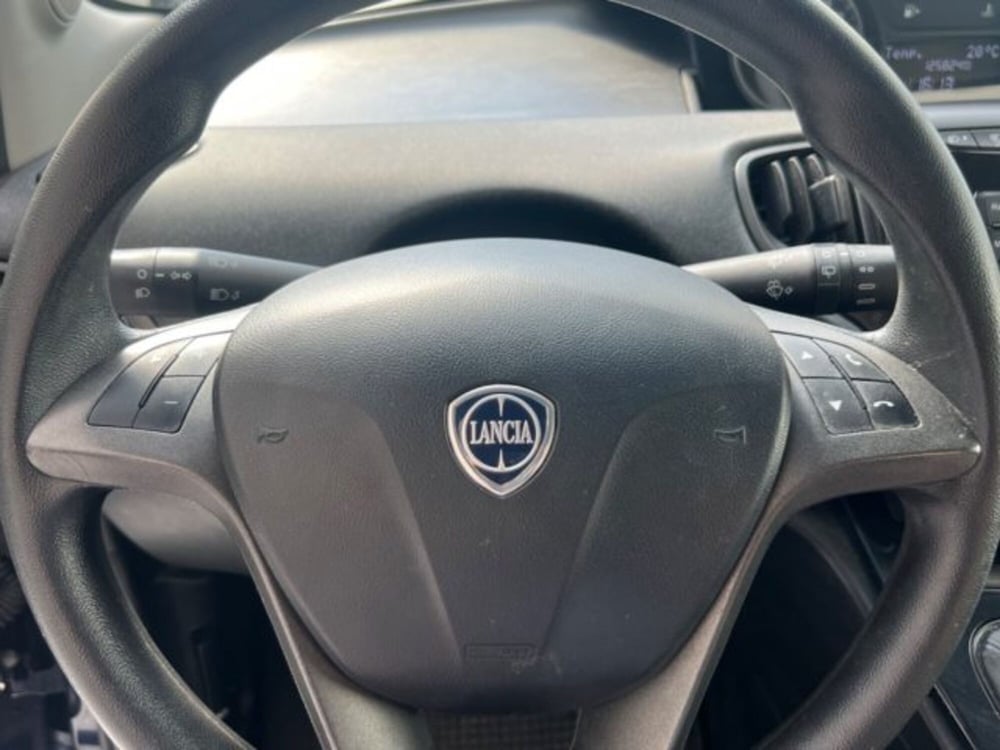 Lancia Ypsilon usata a Napoli (12)
