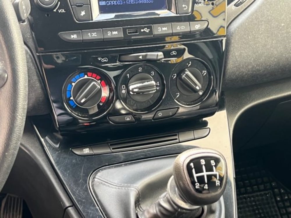 Lancia Ypsilon usata a Napoli (15)