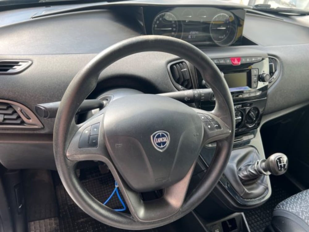 Lancia Ypsilon usata a Napoli (9)