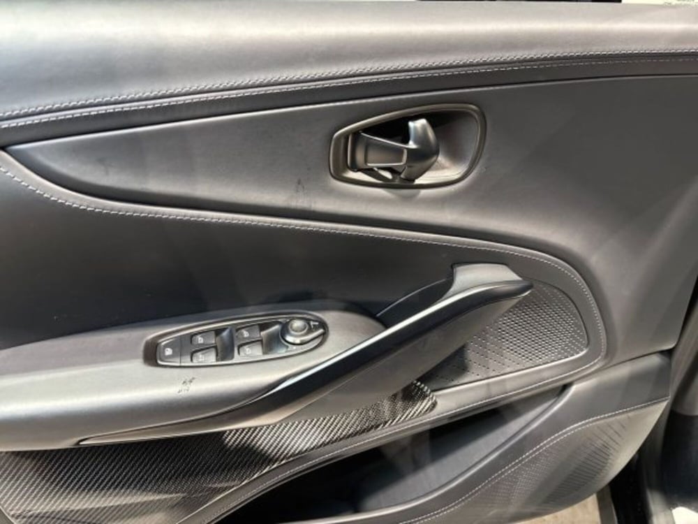Aston Martin DBX usata a Bologna (10)