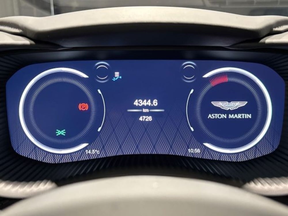 Aston Martin DBX usata a Bologna (17)
