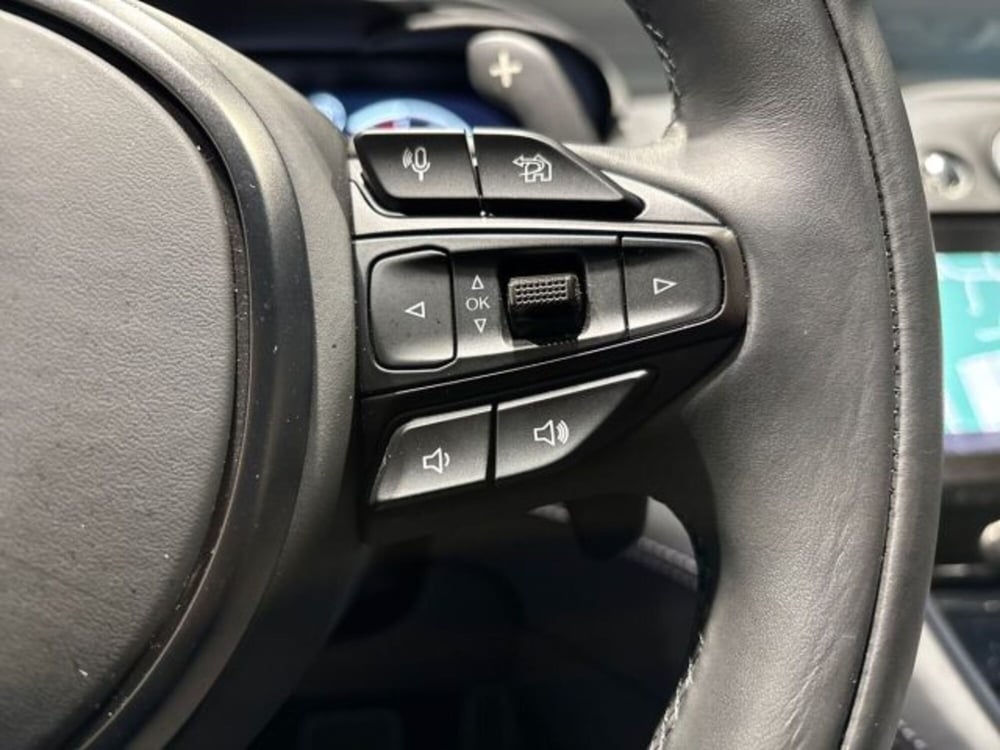 Aston Martin DBX usata a Bologna (19)