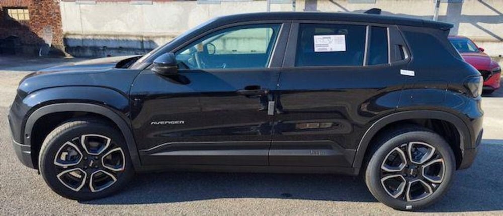 Jeep Avenger nuova a Verbano Cusio Ossola (5)