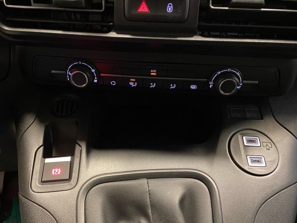 Peugeot Partner Furgone nuova a Torino (11)