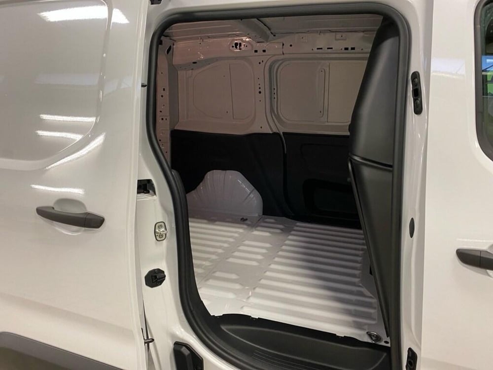 Peugeot Partner Furgone nuova a Torino (8)