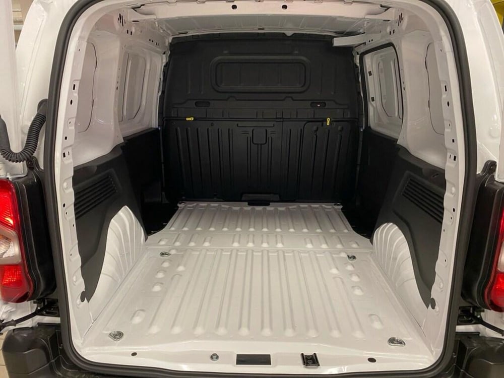 Peugeot Partner Furgone nuova a Torino (9)