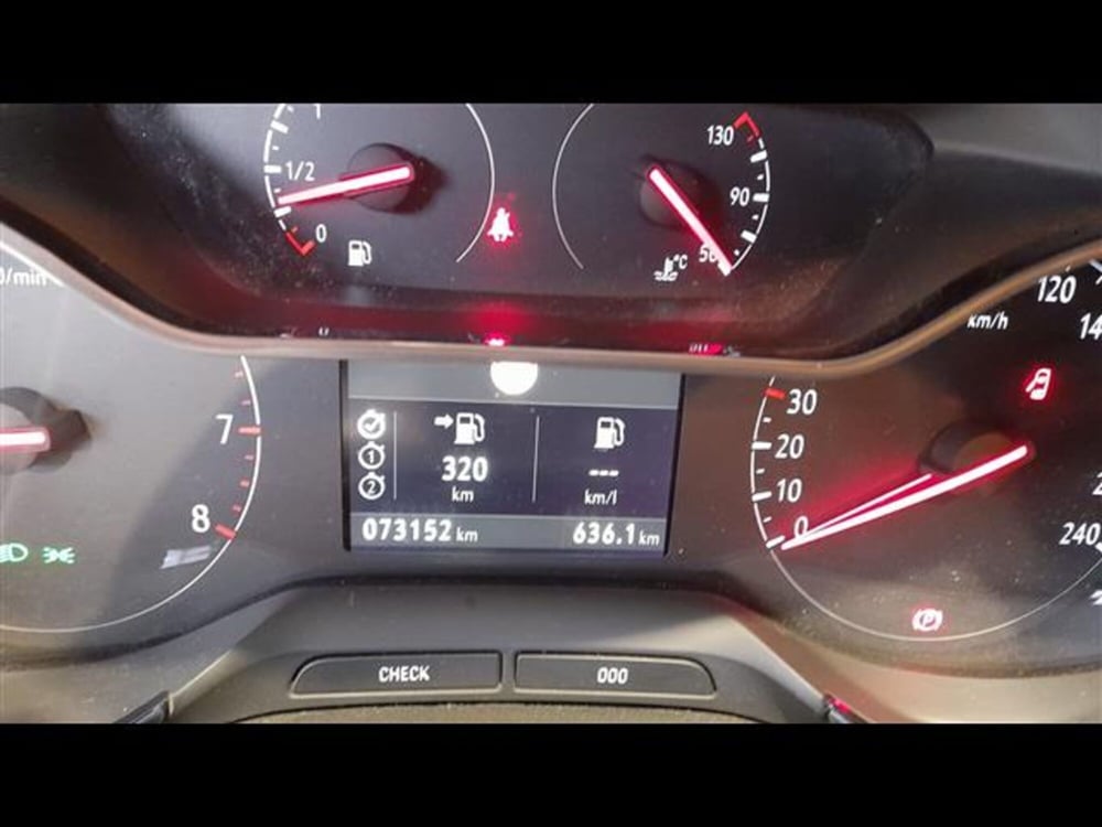 Opel Crossland X usata a Asti (13)