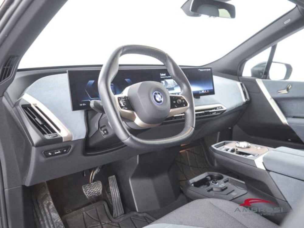BMW iX usata a Perugia (8)