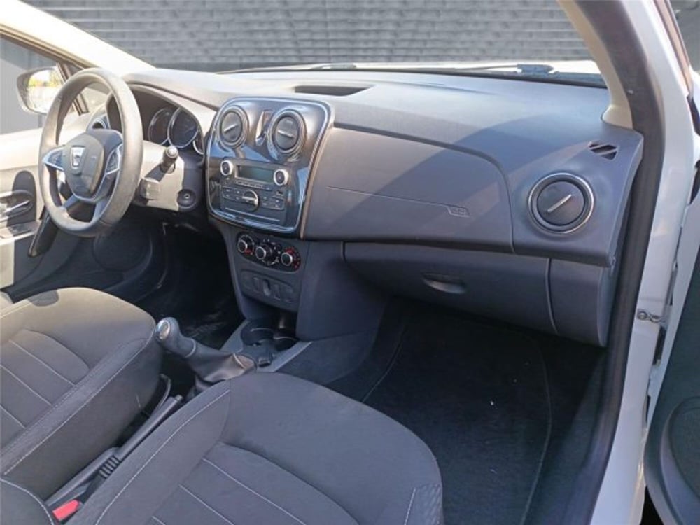 Dacia Sandero usata a Bari (11)