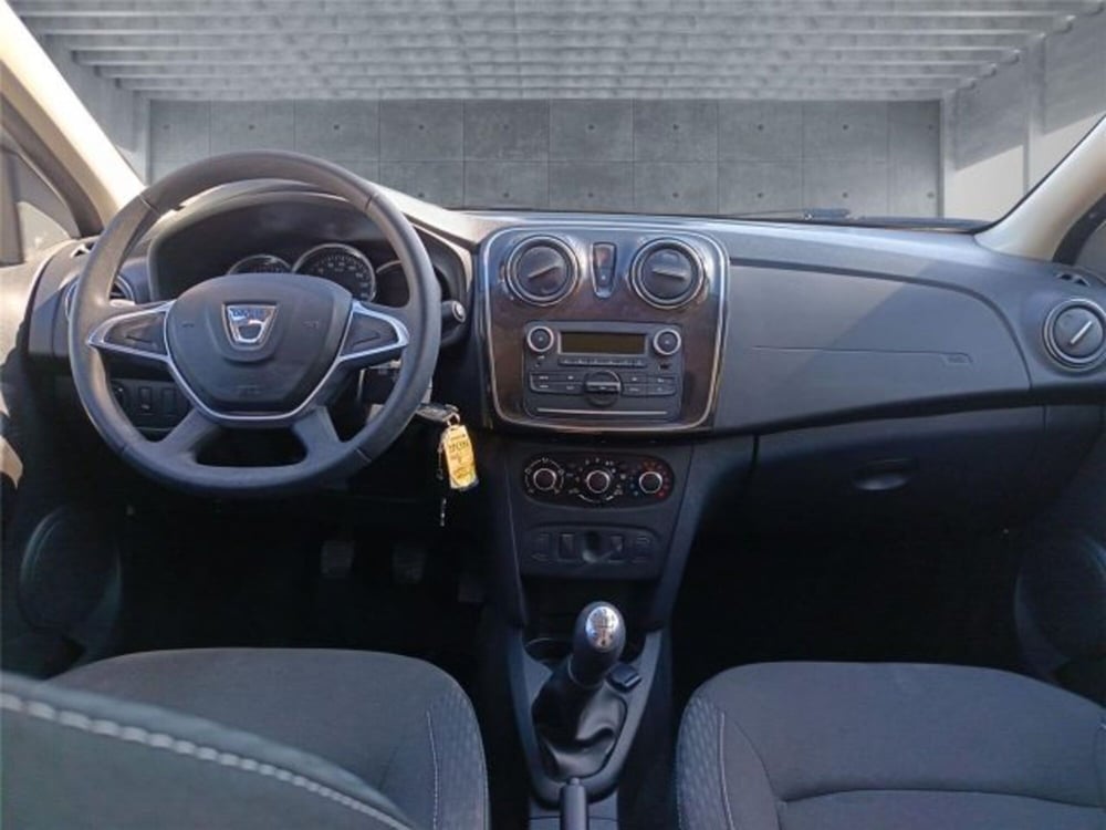 Dacia Sandero usata a Bari (12)