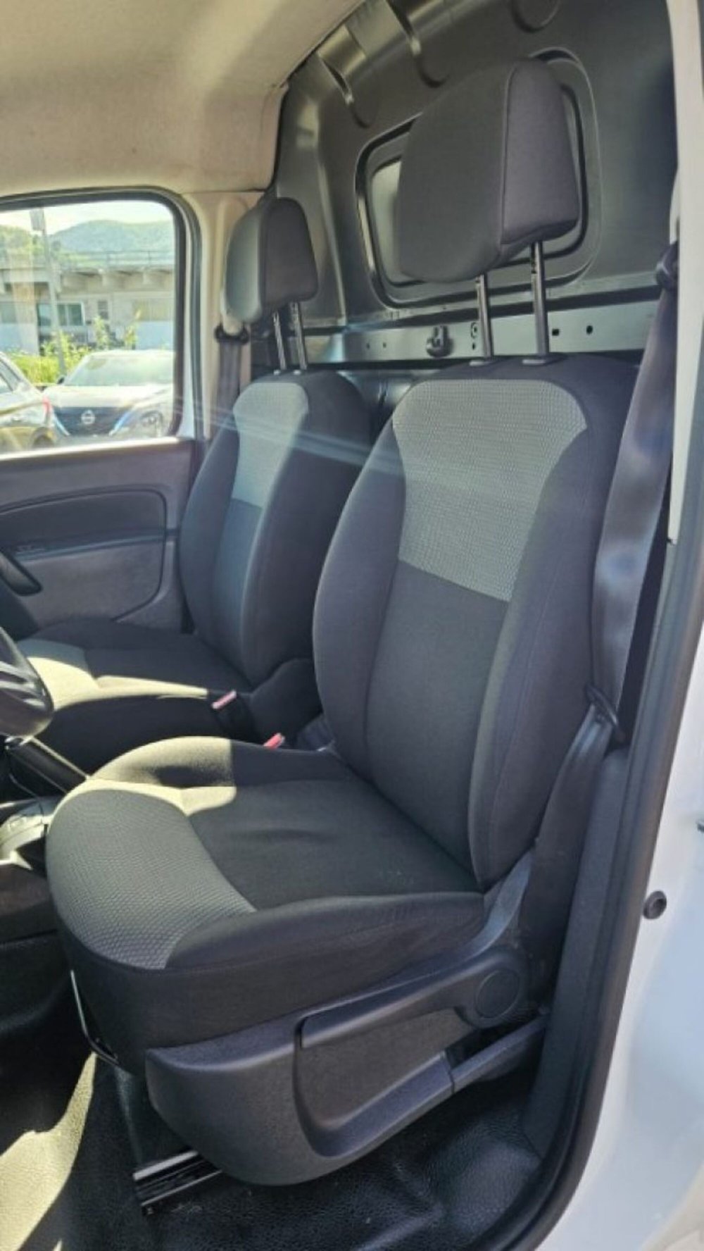 Nissan NV250 usata a Lucca (15)