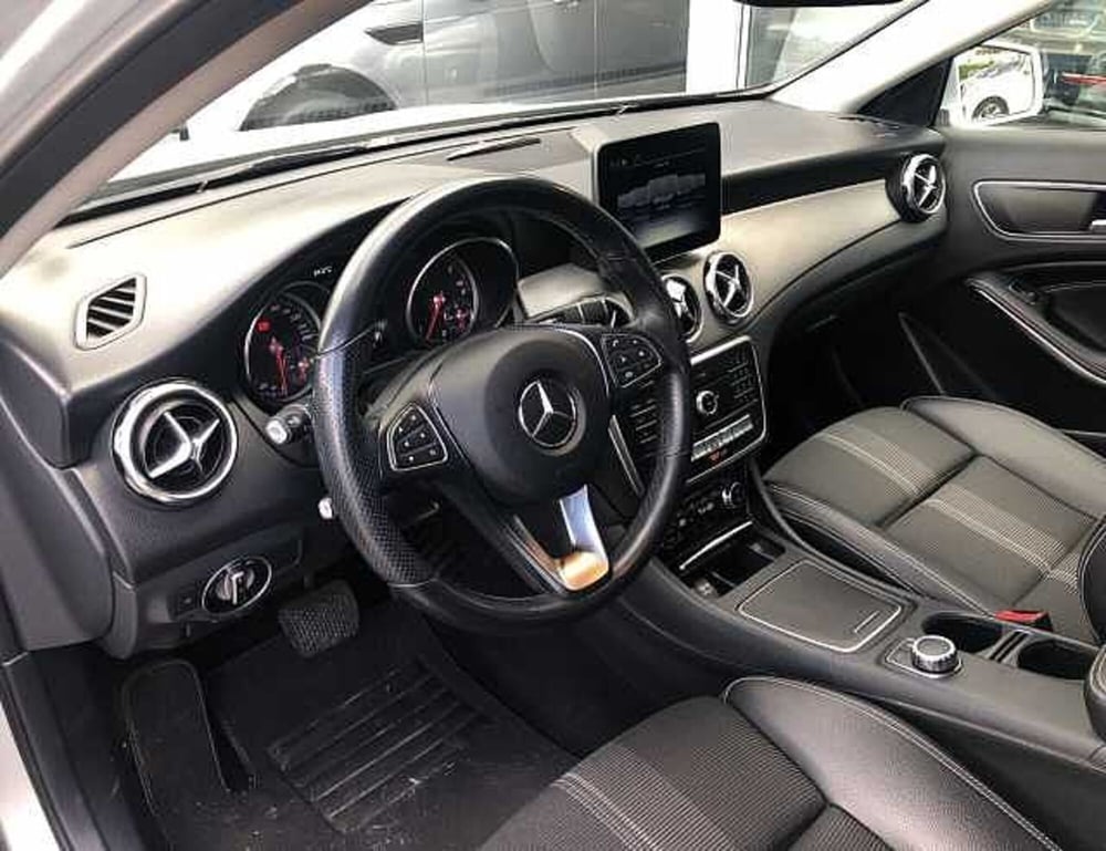 Mercedes-Benz GLA SUV usata a Lucca (11)