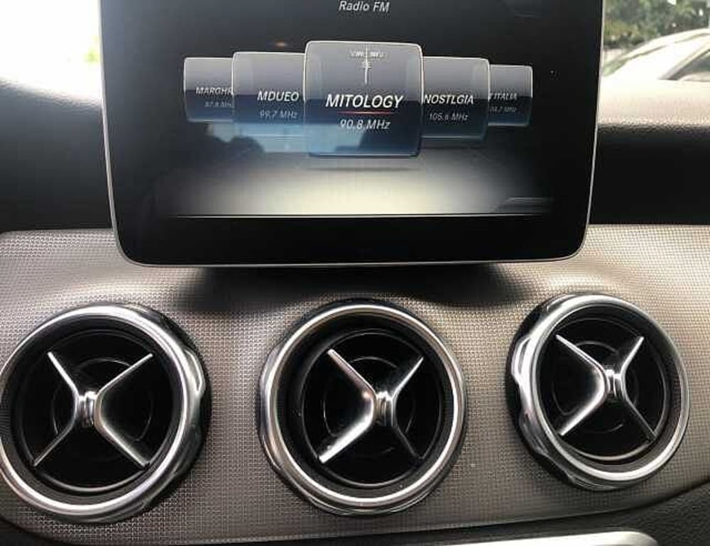 Mercedes-Benz GLA SUV usata a Lucca (13)