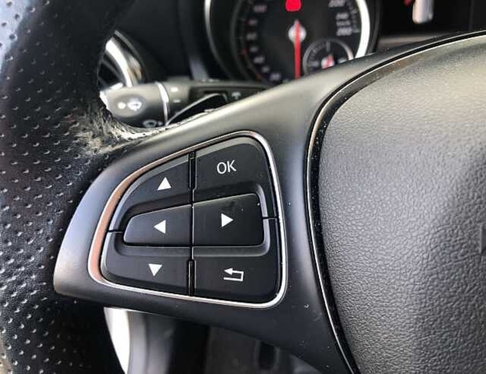 Mercedes-Benz GLA SUV usata a Lucca (16)