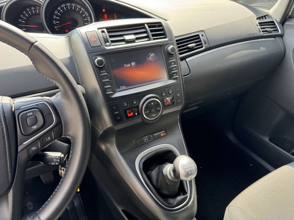 Toyota Verso usata a Como (13)