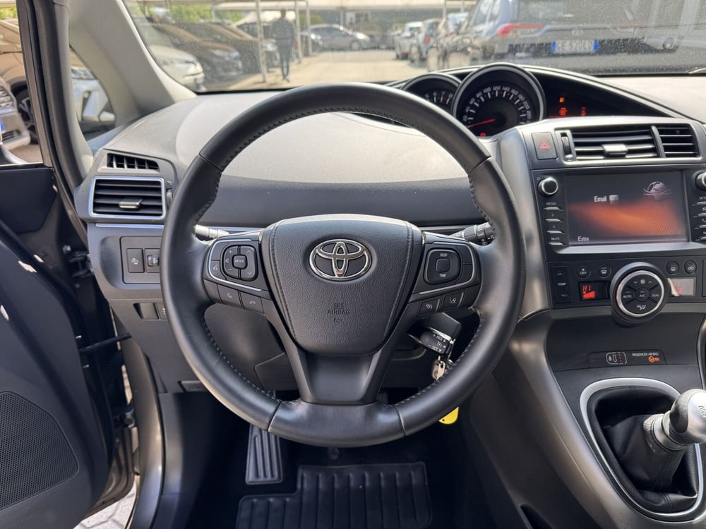 Toyota Verso usata a Como (8)