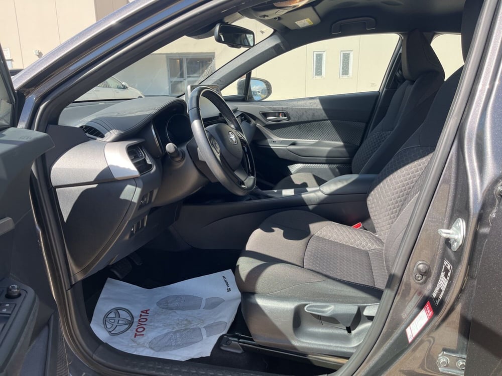 Toyota Toyota C-HR usata a Ragusa (8)