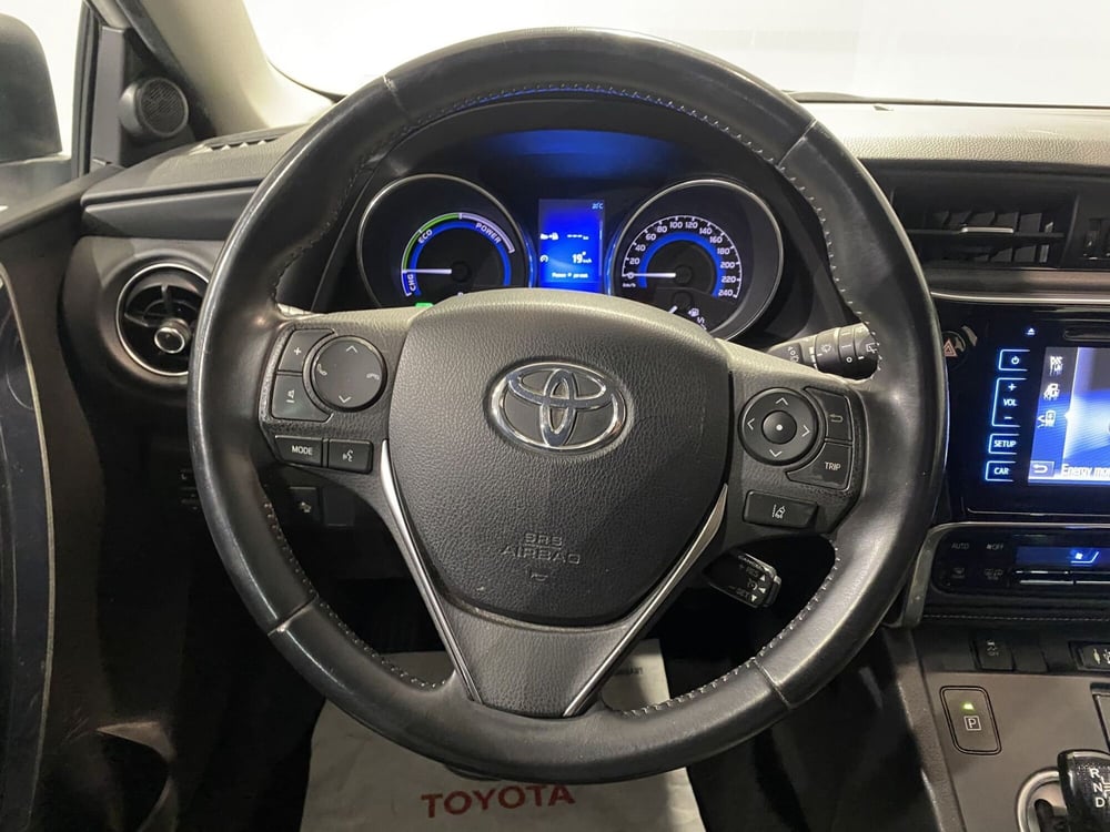 Toyota Auris Station Wagon usata a Milano (10)
