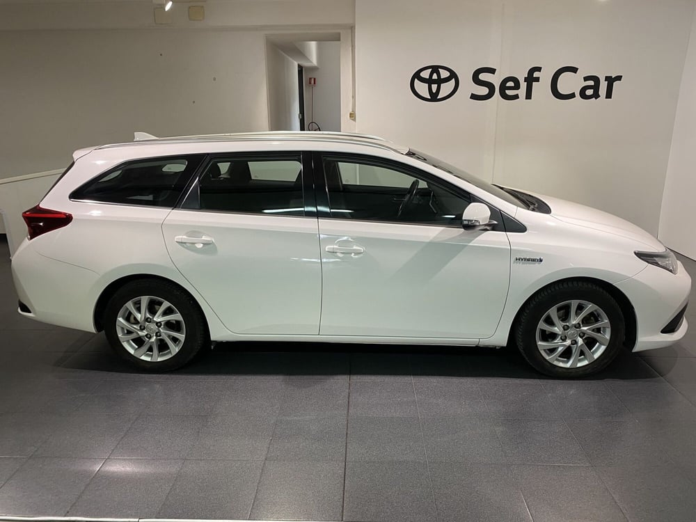 Toyota Auris Station Wagon usata a Milano (13)