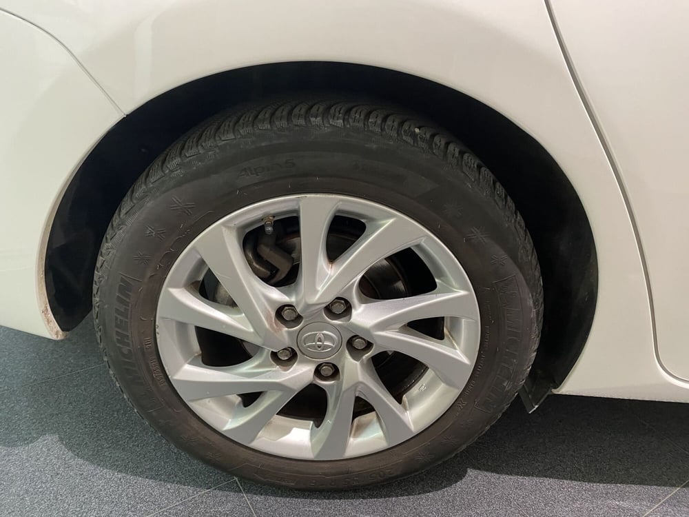 Toyota Auris Station Wagon usata a Milano (14)